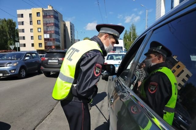 Когда и за что сотрудник службы ГИБДД имеет право снять номера с автомобиля?