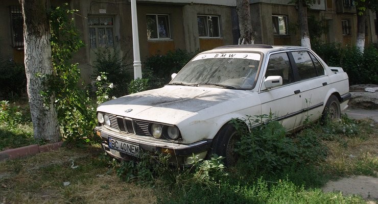 Что происходит с автомобилем, который долгое время не использовался?